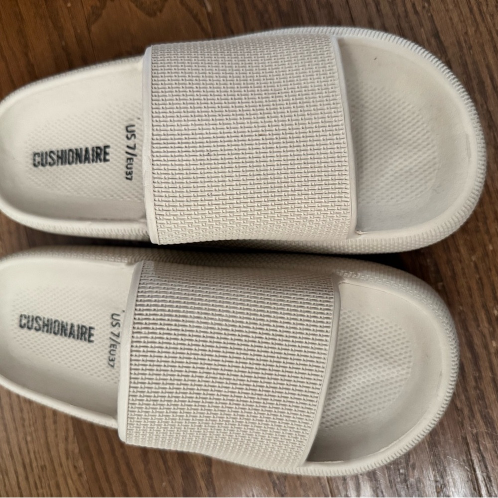 Cushionaire Cream Slide Sandals